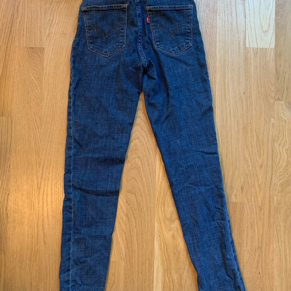 Blue Levi’s 721 Skinny Jeans - Picture 2 of 2